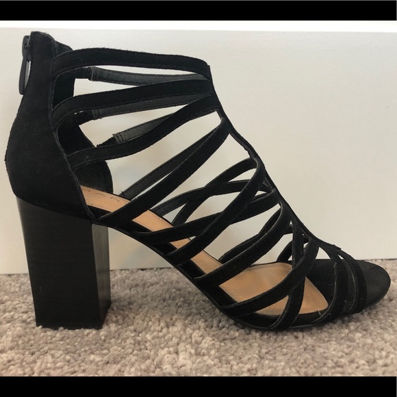 Tahari Shoes - 👠Tahari Andi Caged Sandal black 8.5